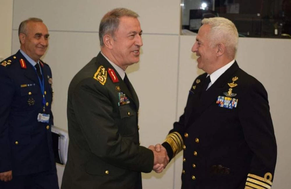 ΝΑΤΟ: Ολοκληρώθηκε σε “πολύ φιλικό κλίμα” η συνάντηση Αποστολάκη – Ακάρ